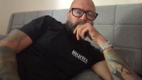 Snapshot of pleasesitonmycock chatting on 11.06.25 PleaseSitOnMyCock online show from 11.06.25