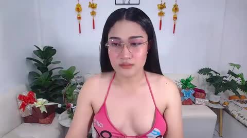 Ploysai online show from 02.11.25
