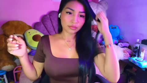 Snapshot of pocahontas_cute chatting on 06.02.26 Nicole online show from 06.02.26