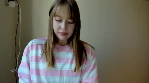 Snapshot of polihoney chatting on 05.23.26 Polina online show from 05.23.26
