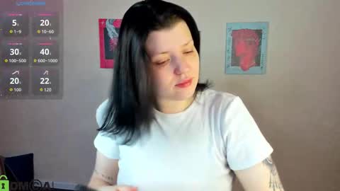 Polly online show from 10.04.25