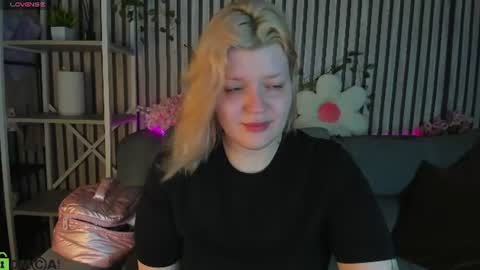 Snapshot of polly__mayer chatting on 06.29.26 Polly online show from 06.29.26