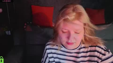 Snapshot of polly__mayer chatting on 07.07.26 Polly online show from 07.07.26