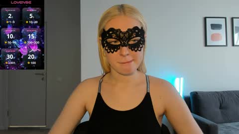 Snapshot of polly_skil chatting on 05.14.26 polly_skil online show from 05.14.26