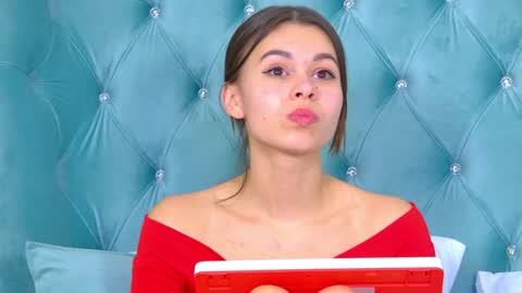 Snapshot of pollylanders chatting on 01.29.25 Polly online show from 01.29.25