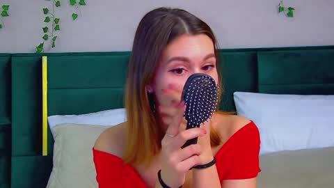 Snapshot of pollylanders chatting on 03.10.25 Polly online show from 03.10.25