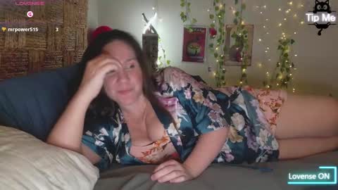 Snapshot of pooncahantits chatting on 10.08.25 Emily at Home online show from 10.08.25