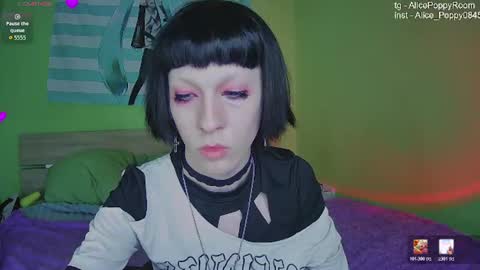 Snapshot of poppyfluffy chatting on 06.25.26 poppyfluffy online show from 06.25.26
