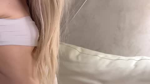 Snapshot of popshhhik chatting on 03.05.25 Adele online show from 03.05.25