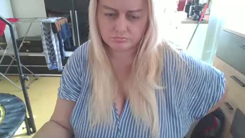 Snapshot of pornbusty chatting on 02.10.25 MelissOfficial online show from 02.10.25