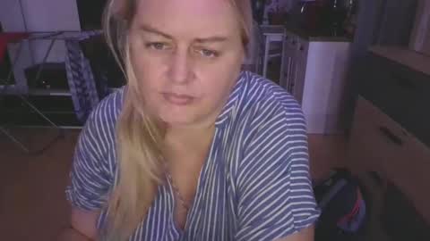 Snapshot of pornbusty chatting on 02.10.25 MelissOfficial online show from 02.10.25