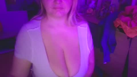 Snapshot of pornbusty chatting on 12.16.25 MelissOfficial online show from 12.16.25