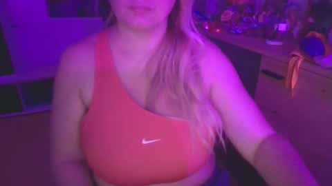Snapshot of pornbusty chatting on 12.20.25 MelissOfficial online show from 12.20.25
