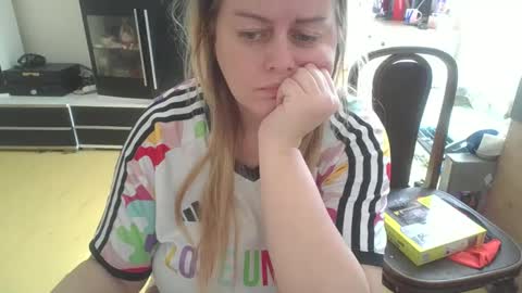 Snapshot of pornbusty chatting on 03.25.26 MelissOfficial online show from 03.25.26