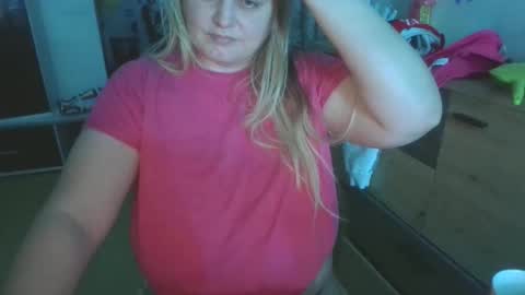 Snapshot of pornbusty chatting on 04.10.26 MelissOfficial online show from 04.10.26