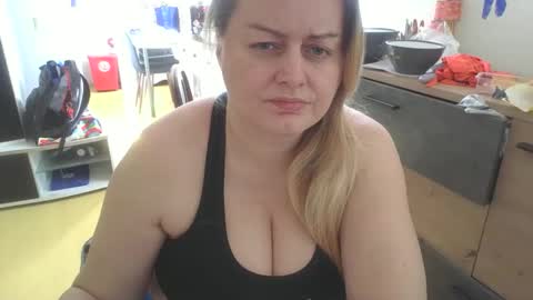 Snapshot of pornbusty chatting on 04.16.26 MelissOfficial online show from 04.16.26