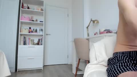 Bella  online show from 12.04.25