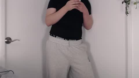 Snapshot of poundmedown chatting on 03.31.26 jewel online show from 03.31.26