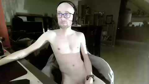 Snapshot of poutoublou002 chatting on 03.12.26 Blou online show from 03.12.26