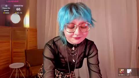 Snapshot of powderofgun chatting on 06.26.26 powderofgun online show from 06.26.26