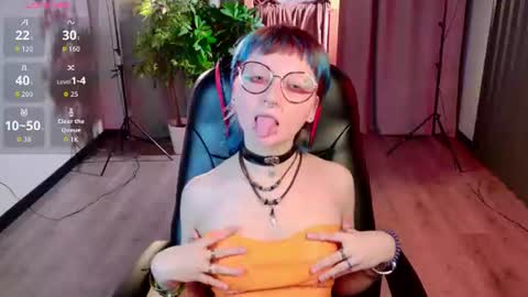 Snapshot of powderofgun chatting on 07.15.26 powderofgun online show from 07.15.26