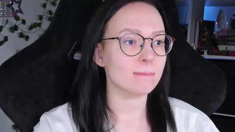 Snapshot of power_robynn chatting on 11.15.25 Robyn online show from 11.15.25