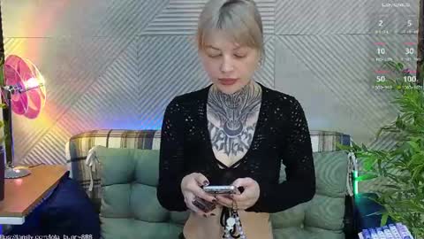 Snapshot of powerrr_ chatting on 06.17.26 Lola online show from 06.17.26