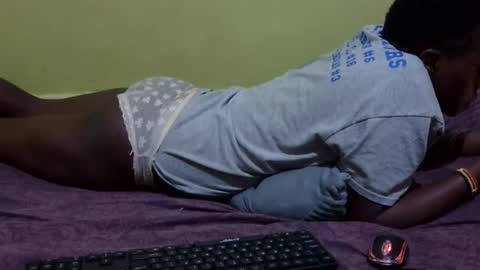 Snapshot of precious_nesh chatting on 12.01.25 precious_nesh online show from 12.01.25