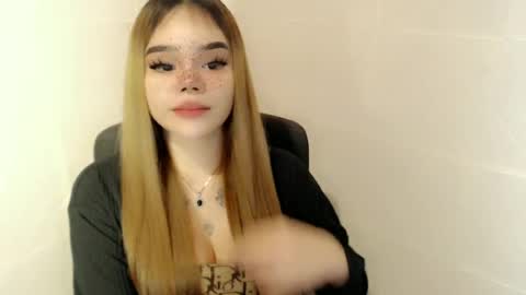 Snapshot of preciousangel69xxx chatting on 05.07.26 MAXXINE online show from 05.07.26
