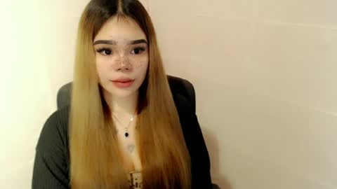 Snapshot of preciousangel69xxx chatting on 05.12.26 MAXXINE online show from 05.12.26