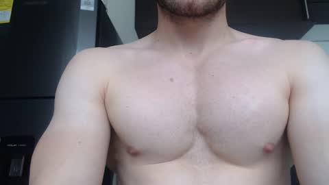 Snapshot of preettyboyx chatting on 09.17.25 JUAN online show from 09.17.25