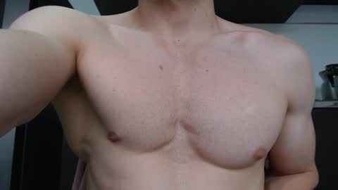 Snapshot of preettyboyx chatting on 09.26.25 JUAN online show from 09.26.25