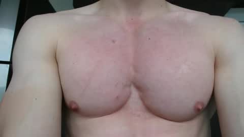 Snapshot of preettyboyx chatting on 10.04.25 JUAN online show from 10.04.25