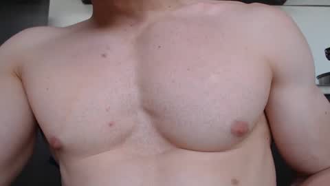 Snapshot of preettyboyx chatting on 10.06.25 JUAN online show from 10.06.25