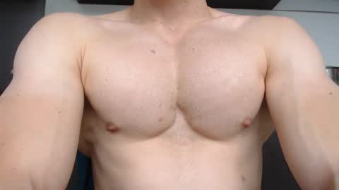 Snapshot of preettyboyx chatting on 10.07.25 JUAN online show from 10.07.25