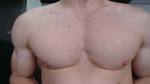 Snapshot of preettyboyx chatting on 10.08.25 JUAN online show from 10.08.25