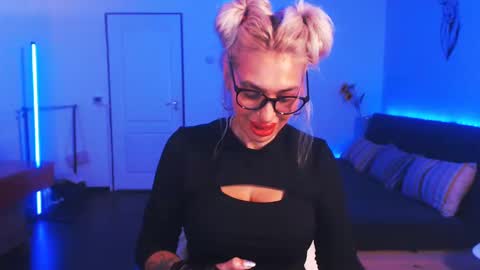 Victoria online show from 12.24.24