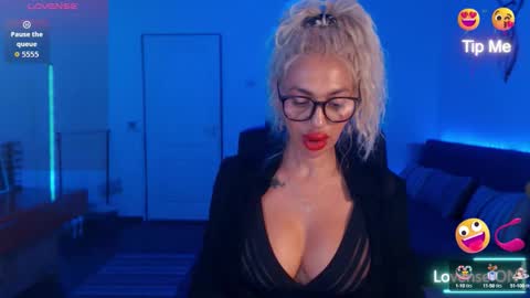 Victoria online show from 09.18.25