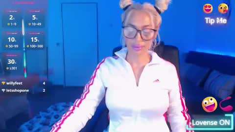 Victoria online show from 11.15.25