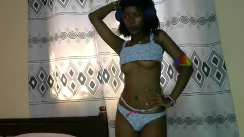 pretty__lisa online show from 12.22.25