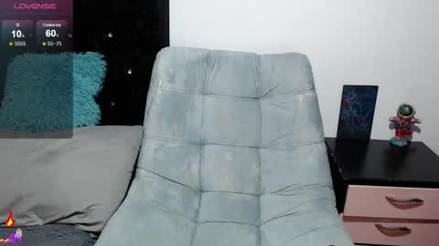 Snapshot of pretty_cristal22 chatting on 09.16.25 pretty_cristal22 online show from 09.16.25