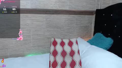 Snapshot of pretty_cristal22 chatting on 09.24.25 pretty_cristal22 online show from 09.24.25