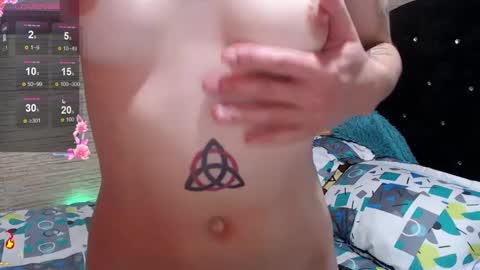 Snapshot of pretty_cristal22 chatting on 10.04.25 pretty_cristal22 online show from 10.04.25