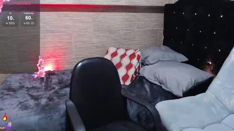 Snapshot of pretty_cristal22 chatting on 10.31.25 pretty_cristal22 online show from 10.31.25