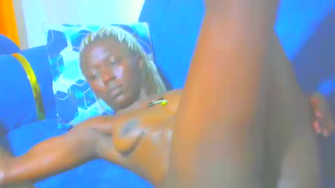 Snapshot of pretty_ebony_dolls chatting on 02.10.25 riri online show from 02.10.25