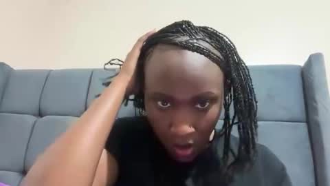 independent model online show from 10.12.25