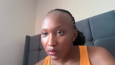 independent model online show from 10.15.25