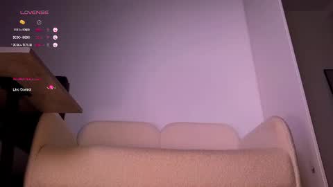 Snapshot of pretty_helga chatting on 07.17.26 pretty_helga online show from 07.17.26