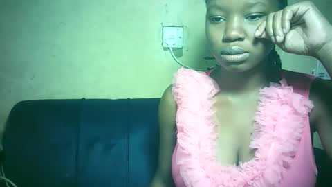 pretty_milan online show from 12.14.25