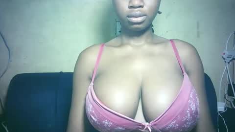 pretty_milan online show from 12.16.25